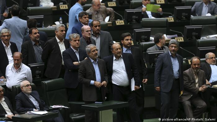 Iran Parlamentssitzung Abstimmung zum Anti-Terror-Gesetz