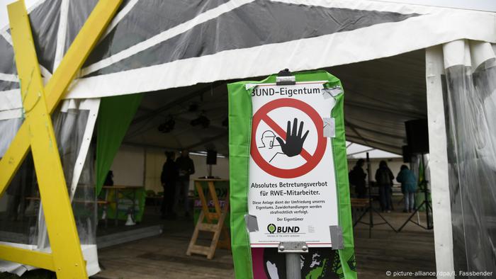 Deutschland Umweltaktivisten im Hambacher Forst