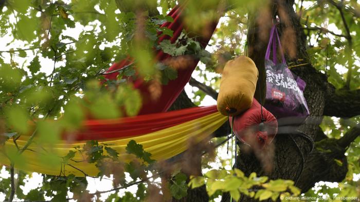 Deutschland Umweltaktivisten im Hambacher Forst
