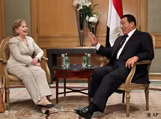 到访的埃及总统穆巴拉克同美国国务卿克林顿
