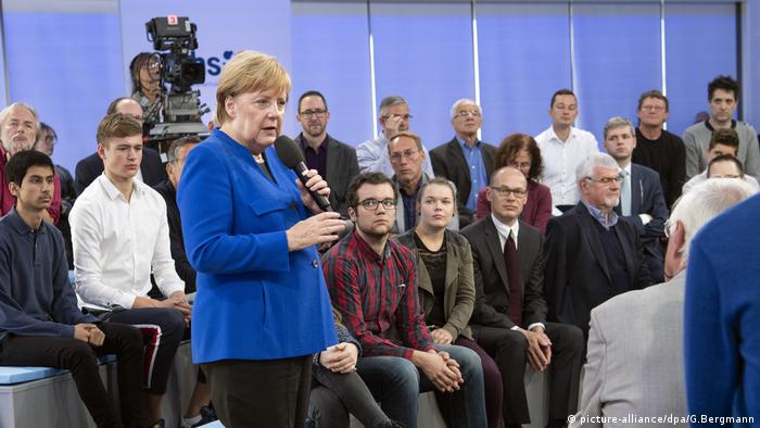 Kanzlerin Merkel spricht mit Bürgern in Trier