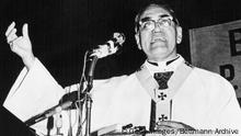 Francisco honra al mártir Óscar Romero
