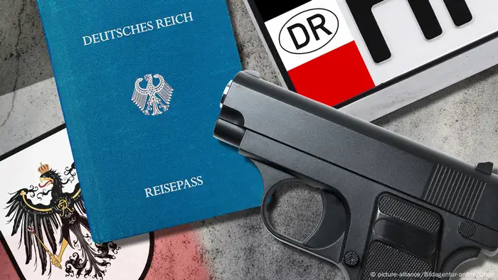 Reichsbürger passport, number plate and gun (picture-alliance/Bildagentur-online/Ohde)