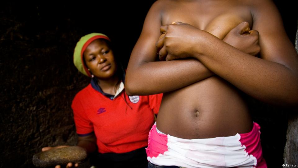 The fight against breast ironing in Cameroon – DW – 10/15/2018