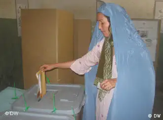 一位阿富汗女性投票