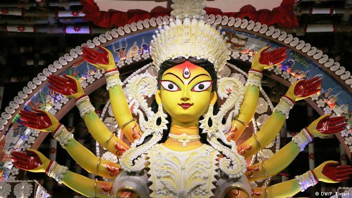 Indien Hindu-Festival Durga Puja (DW/P. Tiwari)
