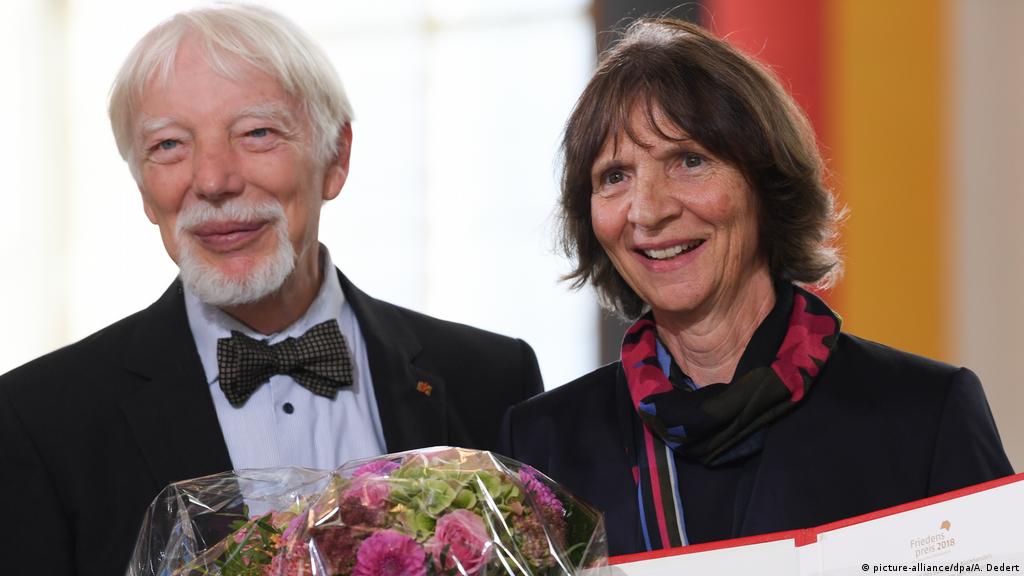 Ehepaar Assmann Nimmt Friedenspreis Entgegen Aktuell Deutschland Dw 14 10 2018