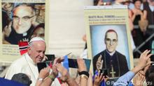 El papa Francisco proclama santo al obispo salvadoreño Oscar Romero