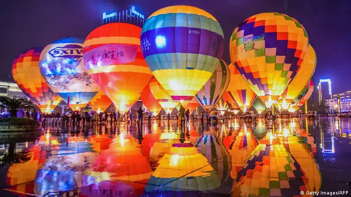 BdTD China Heißluftballone (Getty Images/AFP)