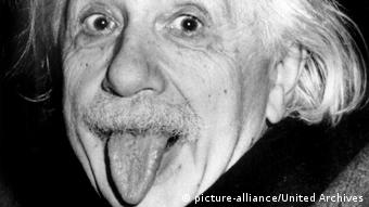 Einstein streckt seine Zunge raus 
