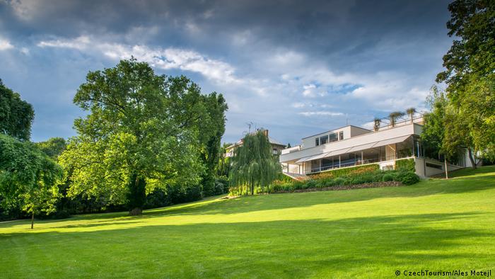 Villa Tugendhat, with a lush green lawn
