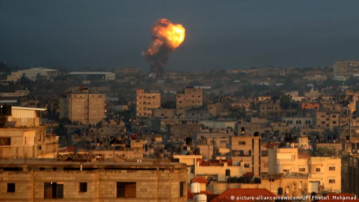 Palästina Israelische Angriffe in Rafah (picture-alliance/newscom/UPI Photo/I. Mohamad)