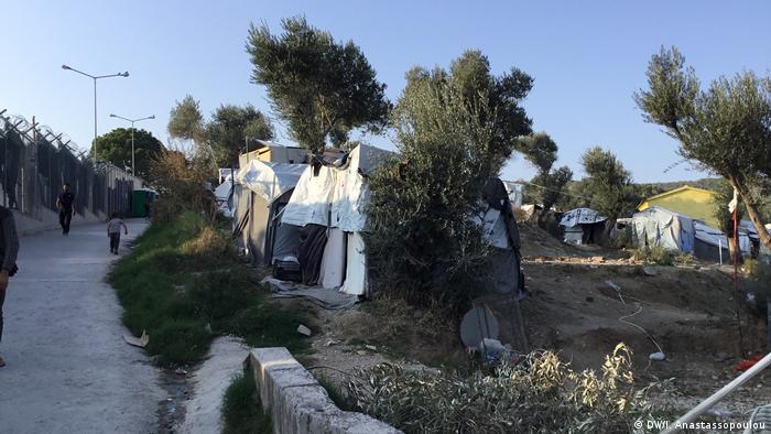 Griechenland Flüchtlingslager Moria auf Lesbos | Teil außerhalb des Nato-Drahts