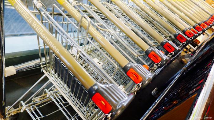 Shopping carts chained together (DW/E. Grenier)