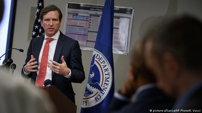 کریستوفر کربس، مدیر سابق آژانس امنیت سایبری و امنیت زیرساخت که از سرسخت‌ترین مقام‌ها علیه ادعاهای بی اساس تقلب در آرای انتخاباتی بود، توسط ترامپ اخراج شد