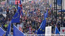 Miles de personas en Londres marchan en favor de nuevo referéndum sobre el brexit