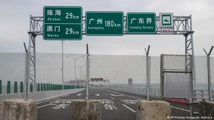 El cruce del lago en el delta del río Pearl pretende conectar la metrópolis financiera y económica de Hong Kong con la floreciente región de la provincia de Guangdong, al sur de China, y crear una gran área económica alrededor de Macao y Zhuhai.