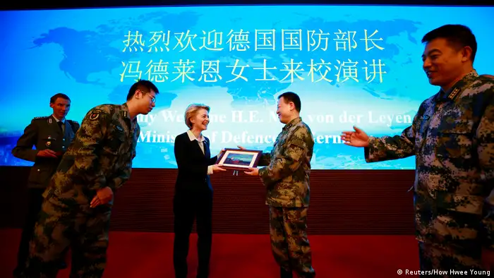 Verteidigungsministerin Ursula von der Leyen in China