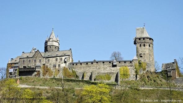 Турбаза в замке на Мозеле