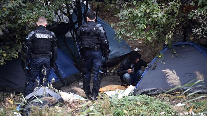 Franzosische Polizei Raumt Wildes Migranten Lager Aktuell Europa Dw 23 10 18