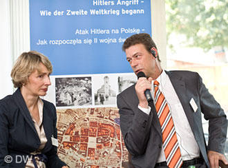Christoph Lanz, Fernsehdirektor der Deutschen Welle, und Agnieszka Romaszewska-Guzy.