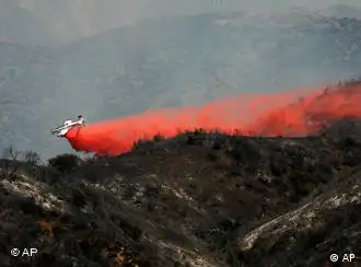 美国洛杉矶北部发生的森林大火火势已经失去控制