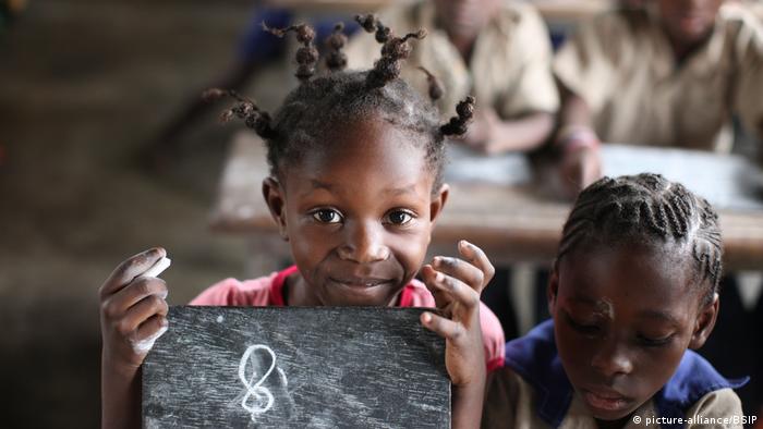 Symbolbild: Schule im Kongo