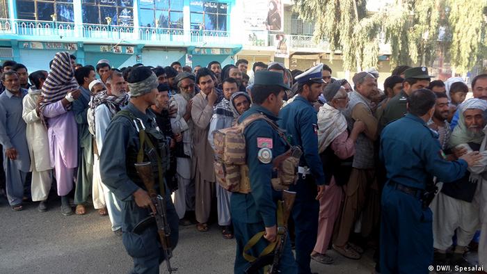 Kandahar Wahl in Afghanistan - Bürger wählen trotz Sicherheitsrisikos (DW/I. Spesalai)