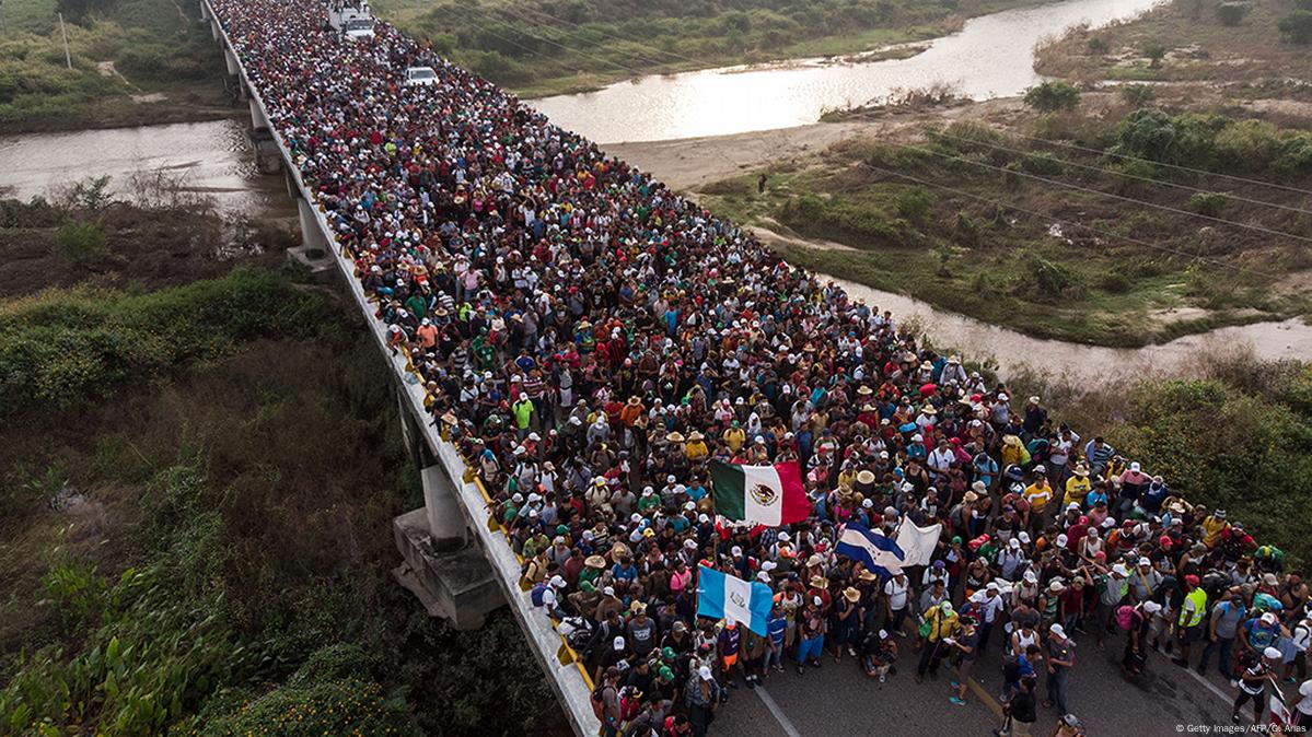 Central Americans continue their walk through Mexico DW 10 27 2018