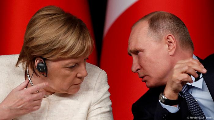 Türkei Vierer-Gipfeltreffen in Istanbul Merkel und Putin