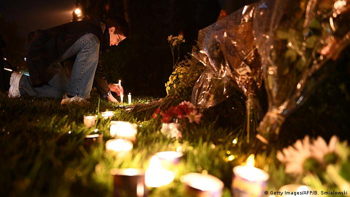 Norteamericanos fazem homenagem às vítimas em Pittburgh
