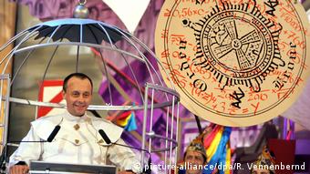 Ο Φρίντριχ Μερτς στο Καρναβάλι του Άαχεν Ο Φρίντριχ Μερτς στο Καρναβάλι του Άαχεν