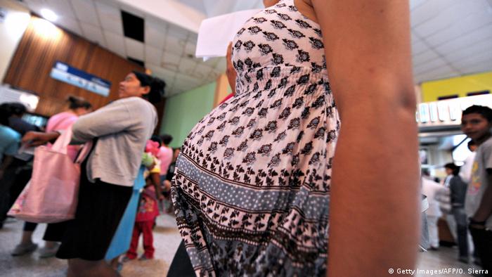 Una embarazada espera para ser atendida en el Hospital Maternoinfantil de Tegucigalpa, en una imagen de archivo.