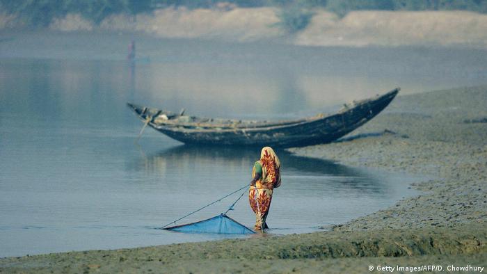 Indien fischende Frauen im Sundarban Delta (Getty Images/AFP/D. Chowdhury)