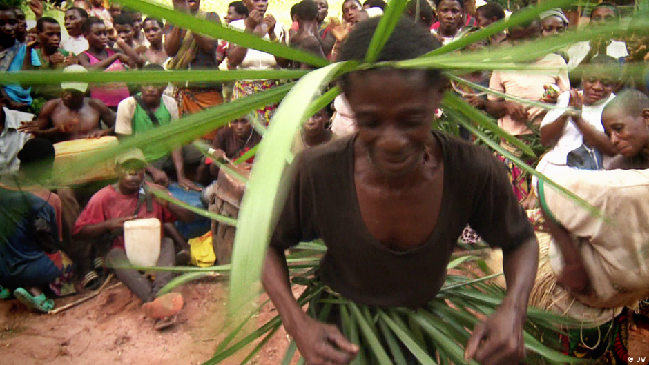 Traditional dance in the Central African Republic – DW – 12/13/2018