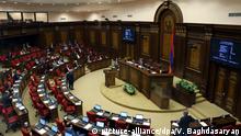 Політична криза у Вірменії: парламент ініціював саморозпуск