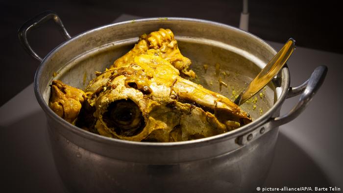 Kale Pache, or boiled sheep head, at the Disgusting Food Museum in Malmo, Sweden (picture-alliance/AP/A. Barte Telin)