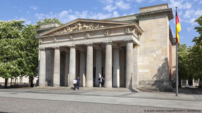Deutschland Neue Wache in Berlin (picture-alliance/imageBROKER/J. Woodhouse)