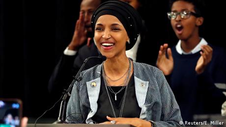 Тя е със сомалийски произход и носи хиджаб Освен нея