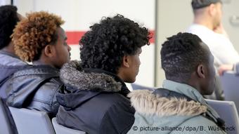 Beaucoup d'étudiants africains craignent la concurrence avec les étudiants nés en Allemagne sur le marché du travail Beaucoup d'étudiants africains craignent la concurrence avec les étudiants nés en Allemagne sur le marché du travail