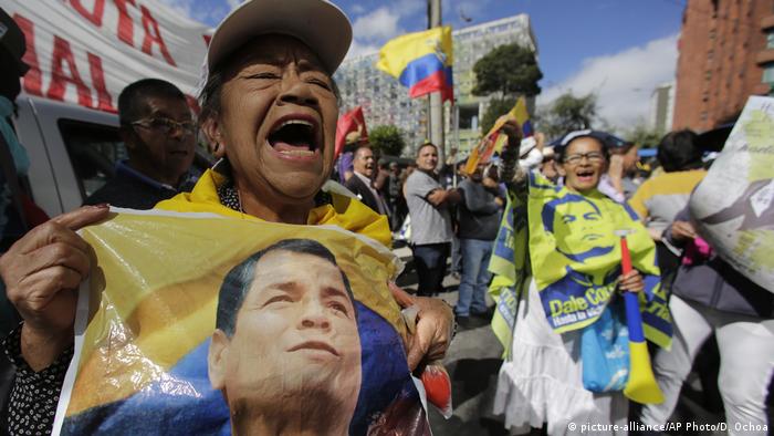 Photo: Supporters of President Rafael Correa protest outside Supreme Court, in Quito