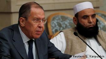 Ο Σεργκέι Λαβρόφ με εκπρόσωπο των Ταλιμπάν στη Μόσχα