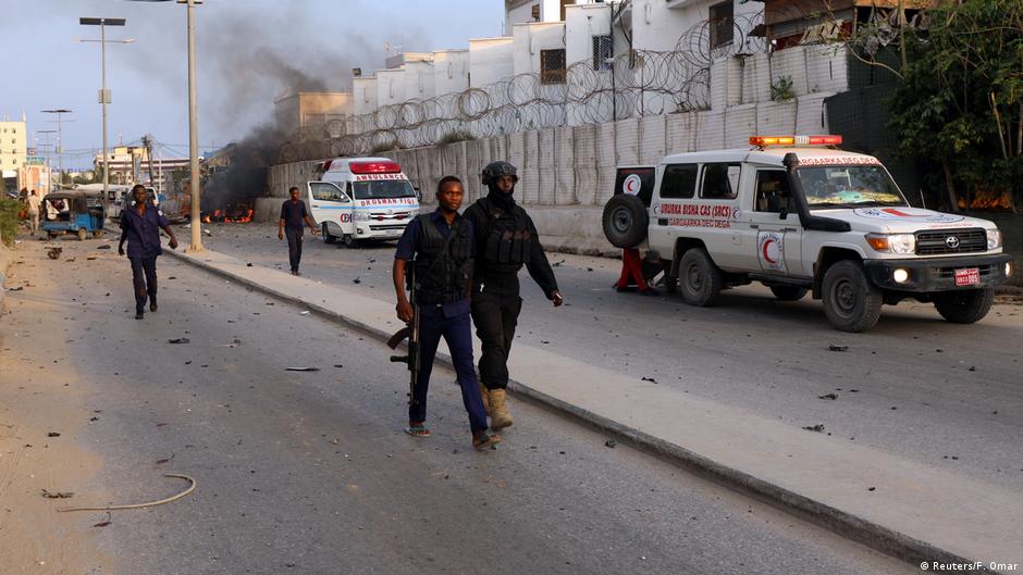 Mogadishu suicide bombings kill dozens DW 11/10/2018