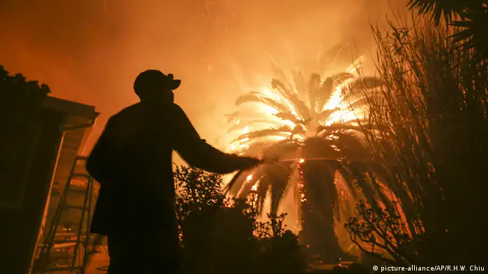 Waldbrände Kalifornien Malibu (picture-alliance/AP/R.H.W. Chiu)