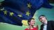 Ska Keller und Sven Giegold unter einer Europa-Flagge Ska Keller und Sven Giegold unter einer Europa-Flagge