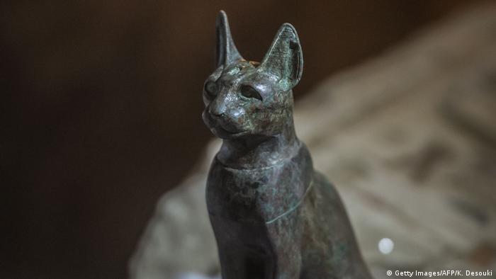 Статуетка кішки, знайдена в некрополі Саккара