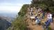 Sri Lanka Touristen am Aussichtspunkt von World 's End Sri Lanka Touristen am Aussichtspunkt von World 's End