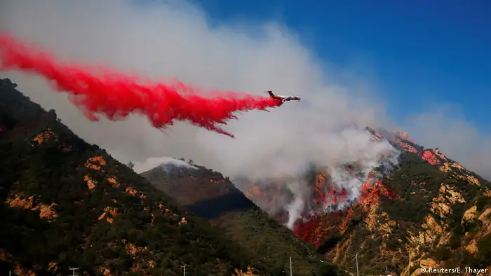 Kalifornien Malibu Woolsey Fire Löschflugzeug (Reuters/E. Thayer)