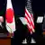 دیدار شینزو آبه، نخست‌وزیر ژاپن با مایک پنس، معاون دونالد ترامپ، ۱۳ نوامبر ۲۰۱۸ (چند روز پس از اعلام معافیت ژاپن از مجازات‌های تعیین شده برای معامله نفتی با ایران)