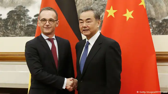 Außenminister Heiko Maas in China | Wang Yi (Getty Images/AFP/J. Lee)